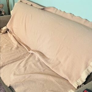 😄MCM 100% virgin wool blanket queen